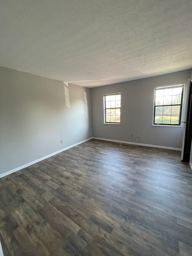 Building Photo - 6455 Brookedge Ct