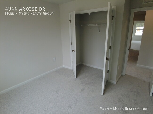 Building Photo - 4944 Arkose Dr