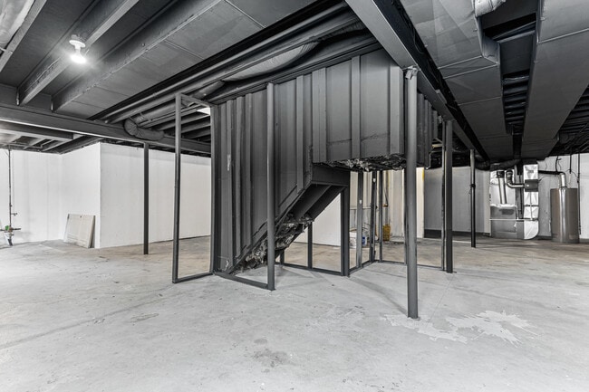 Building Photo - 49896 Parkside Dr