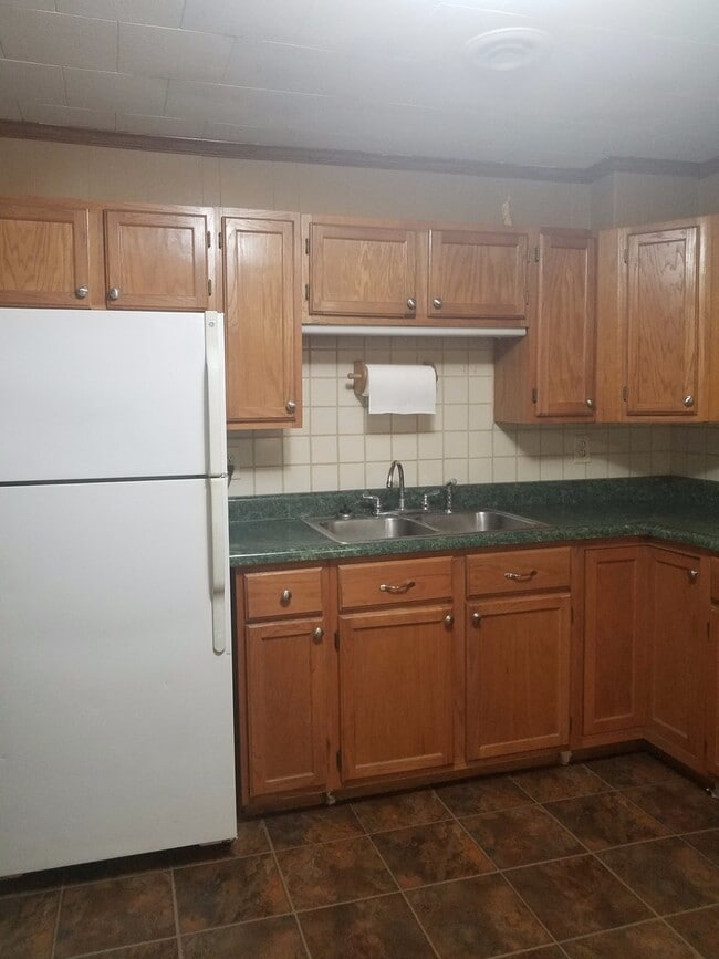Building Photo - PRE-LEASING- AVAILABLE JUNE 10TH- 4 Bedroom/ 2 Bathroom Home