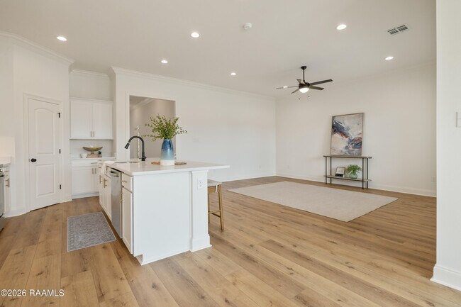 Building Photo - 107 Lotus Ln