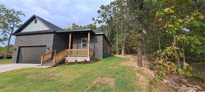 Building Photo - 5 Hawthorn Ln