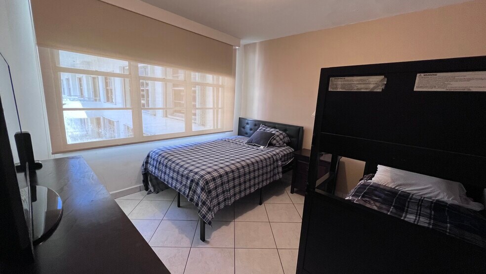 Building Photo - 5161 Collins Ave