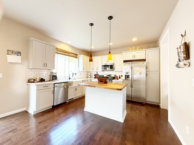 Building Photo - 2698 NE Noll Valley Loop