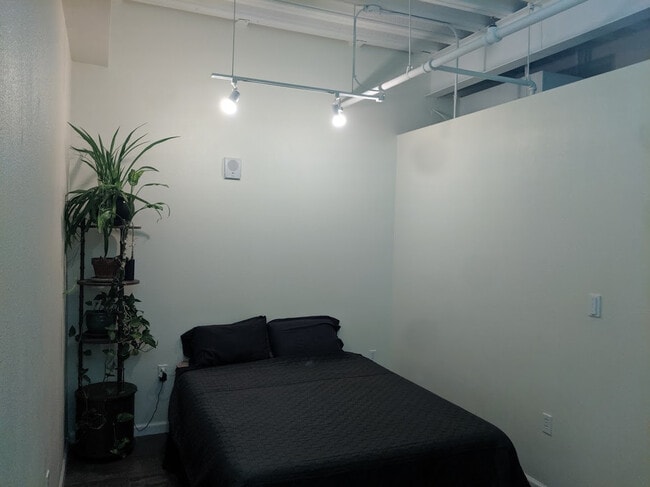 Building Photo - Downtown Living with great views