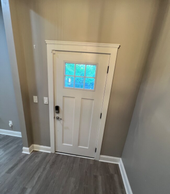 Building Photo - 1425 S Floyd St