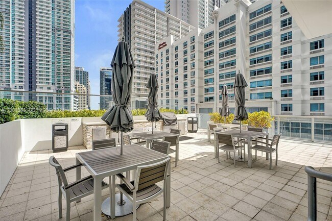 Building Photo - 1111 SW 1st Ave