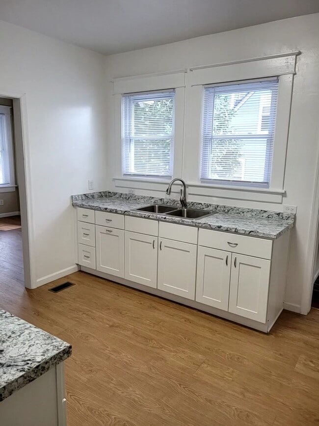 Building Photo - Charming 2-Bedroom Home in Norfolk