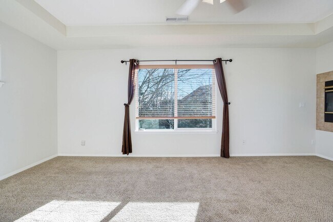 Building Photo - 4Bd/2.5Ba Two Story House - Available to View!