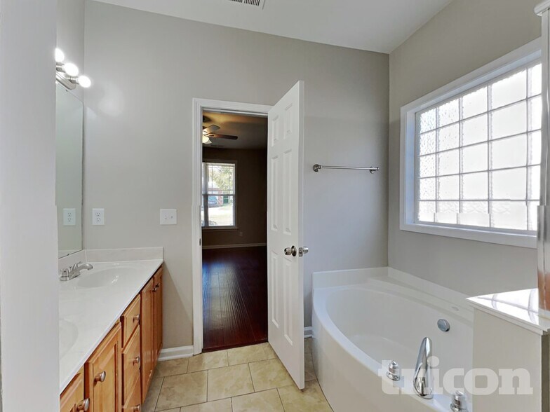 Building Photo - 308 Collinsworth Dr