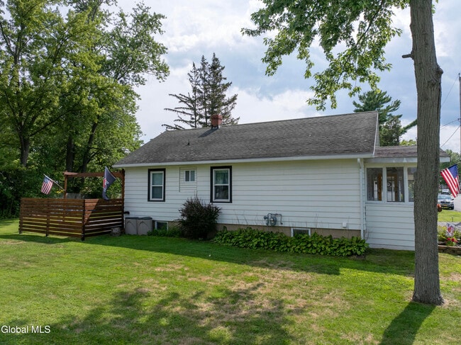 Building Photo - 33 Clinton St