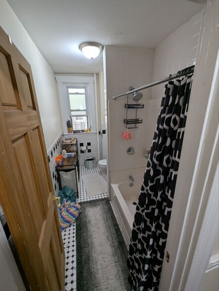 Building Photo - 382 Riverway St