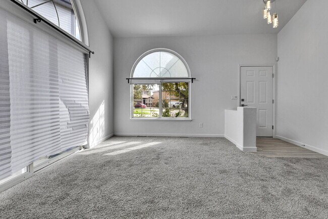 Building Photo - $2,600, 3-bed, 2-bath, located in Denver.