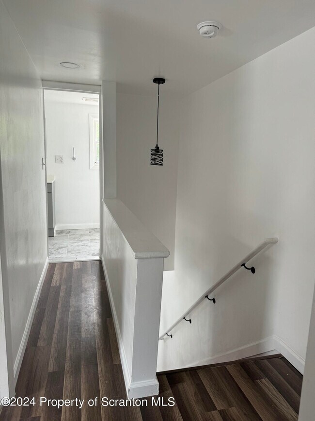 Building Photo - 1743 Clearview St