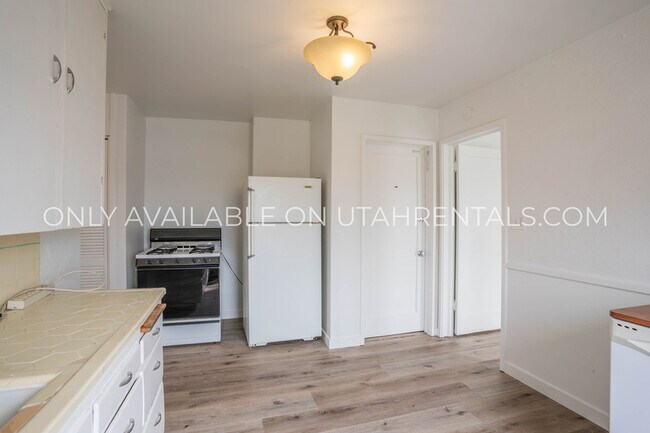 Building Photo - 411 E 300 S