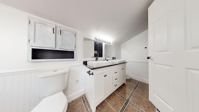 Building Photo - Haysville, walking distance to town, 3 bed...