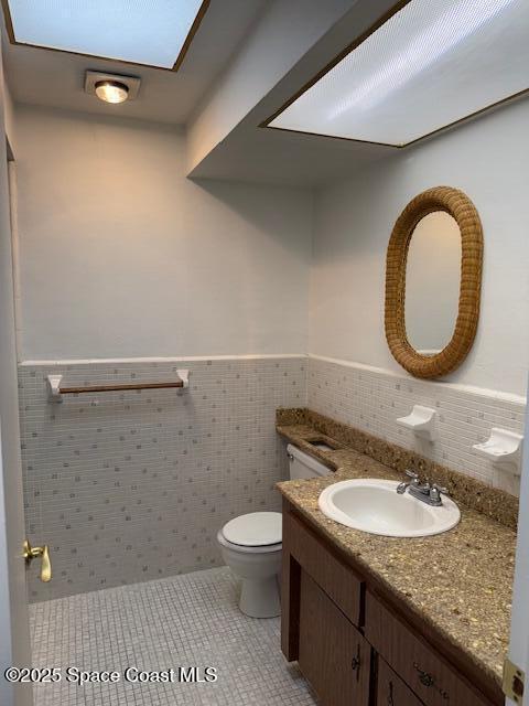 Building Photo - 2511 Country Club Dr