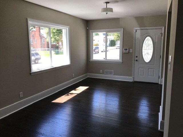 Building Photo - 4621 Greenhill Ave