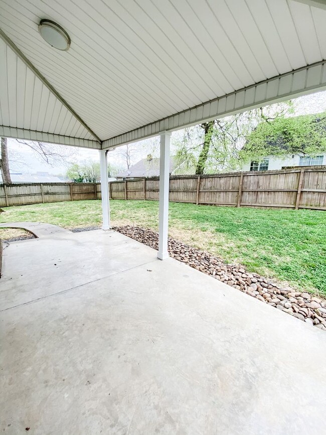 Building Photo - Beautifully renovated 3BR/2BA in Maryville