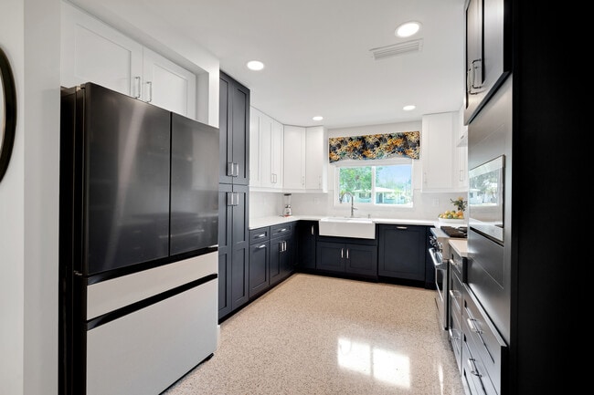 Building Photo - 675 Villa Grande Ave S