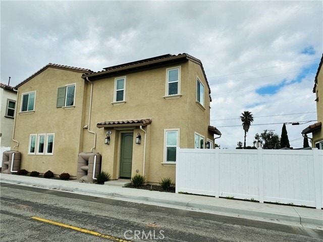 Building Photo - 1602 Plaza del Amo