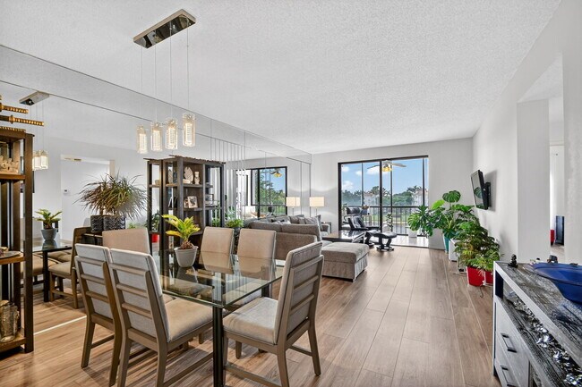 Building Photo - 6193 Pointe Regal Cir