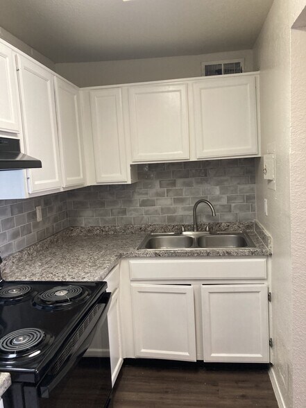 2BR, 1BA - 670SF - Tigua Village