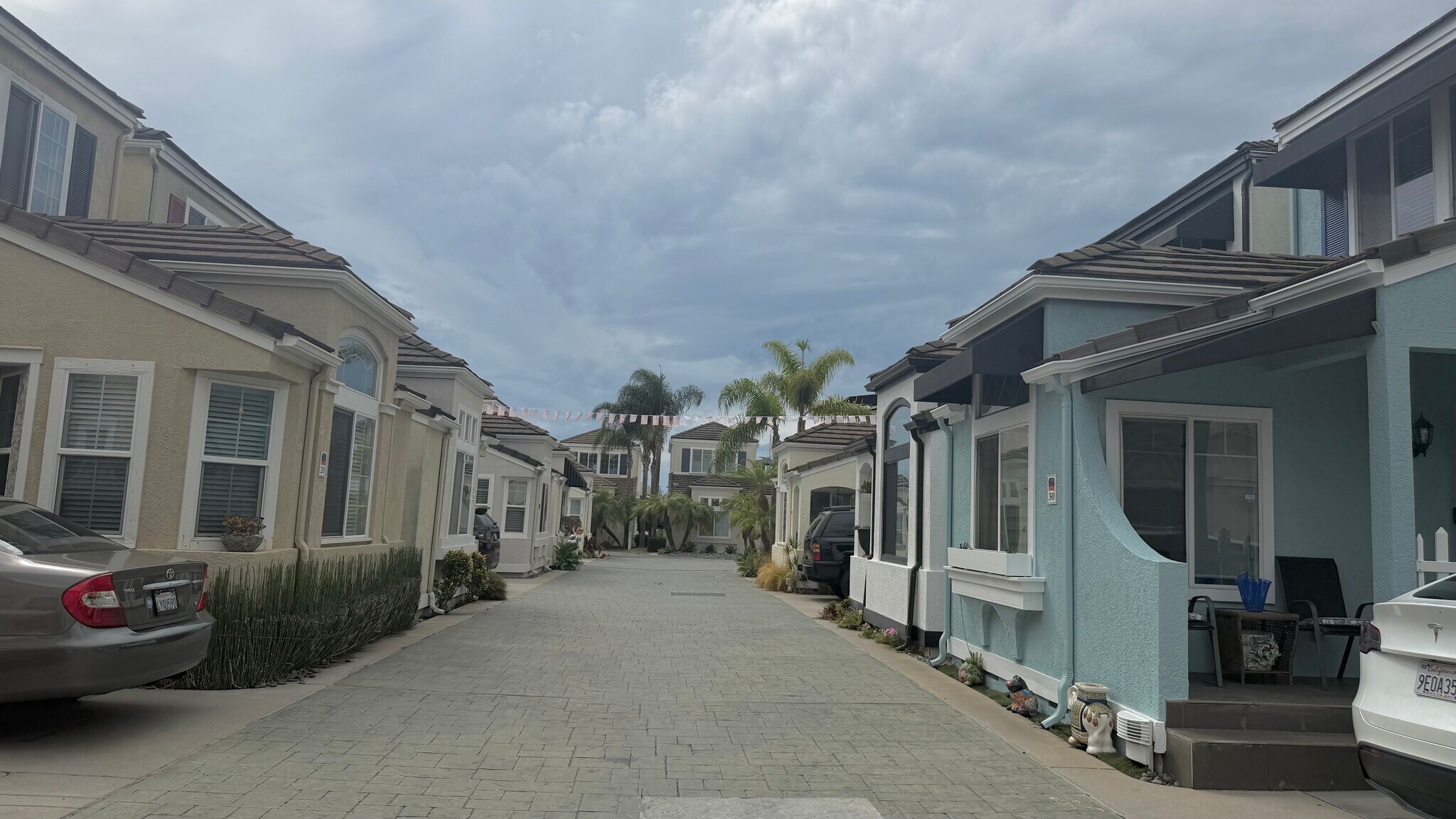 Community walkway - 700 Lido Park Dr