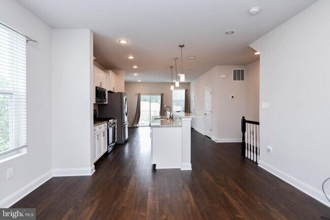 Building Photo - 7102 Druce Way