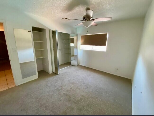 Building Photo - 984 N 85th Pl