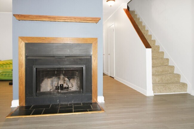 Building Photo - 124 Blithe Ct