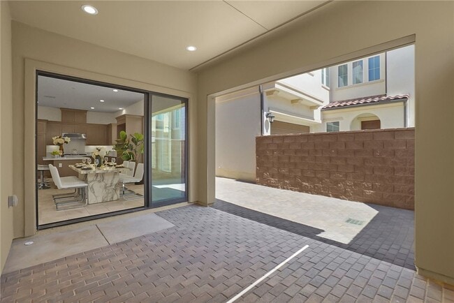 Building Photo - 20641 W Chestnut Cir