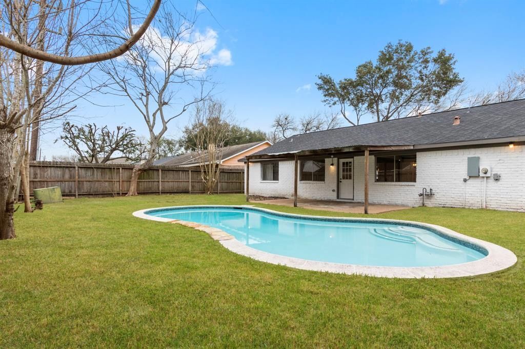 Building Photo - 3814 Brier Gardens Dr