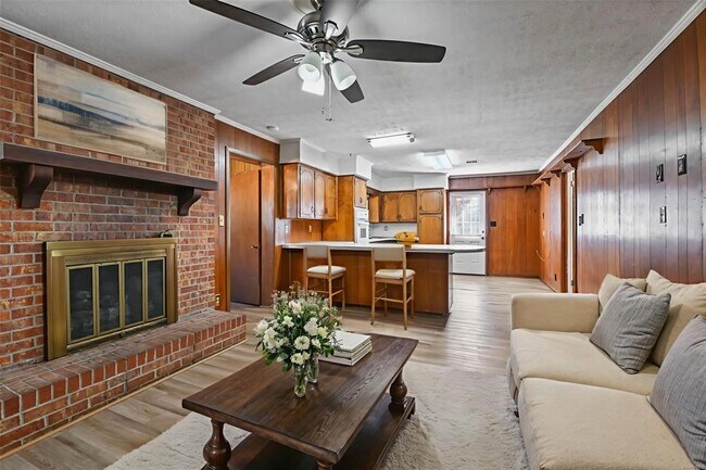 Building Photo - 839 Greg Dr