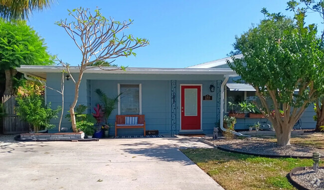 Building Photo - 2313 Datura St