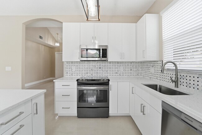 Building Photo - 1780 Pierside Cir
