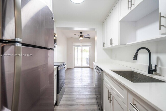 Building Photo - 725 81st St