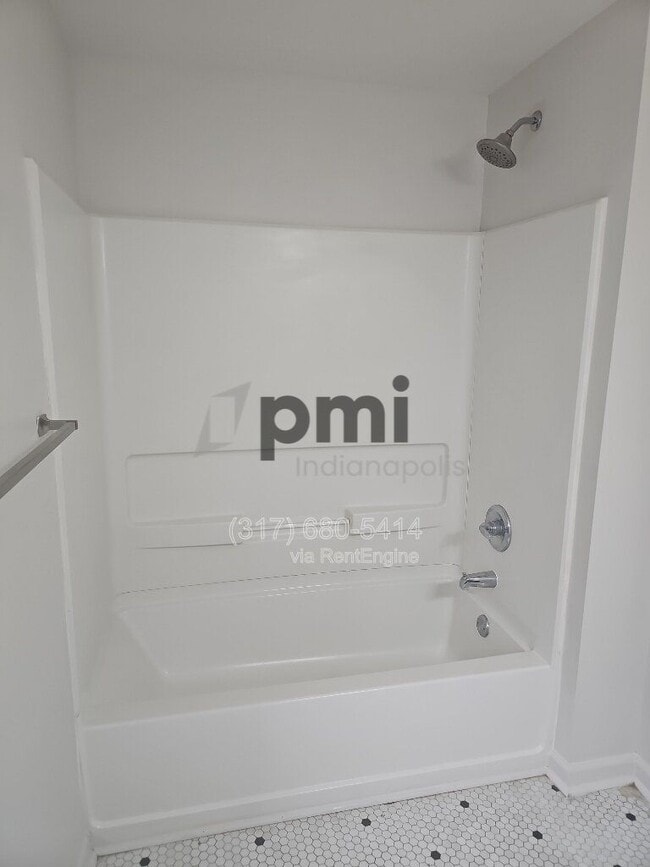 Building Photo - 1 W 28th St