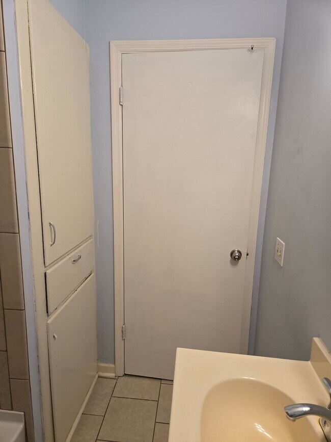 Building Photo - FOR RENT in North Columbus! Available Now!