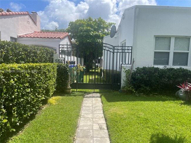 Building Photo - 554 NE 74th St