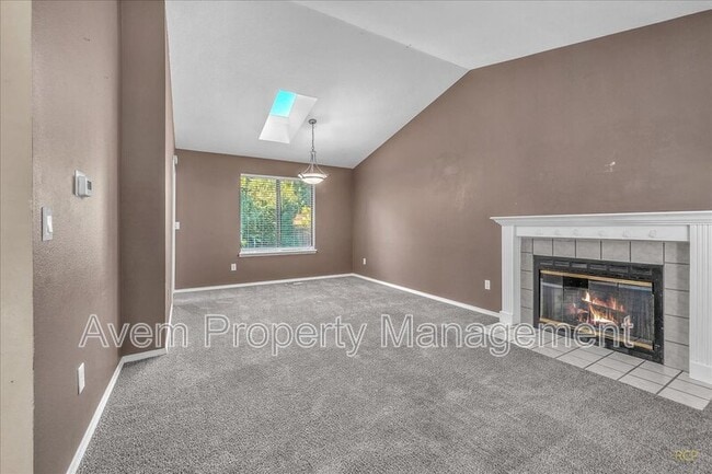 Building Photo - 14955 SW Daphne Ct