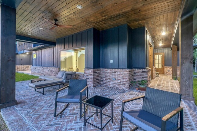 Building Photo - 15937 Stagecoach Rd