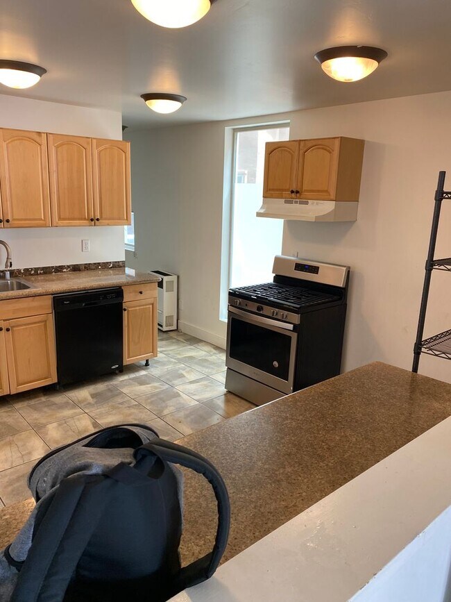 Building Photo - 6571 Del Playa Dr
