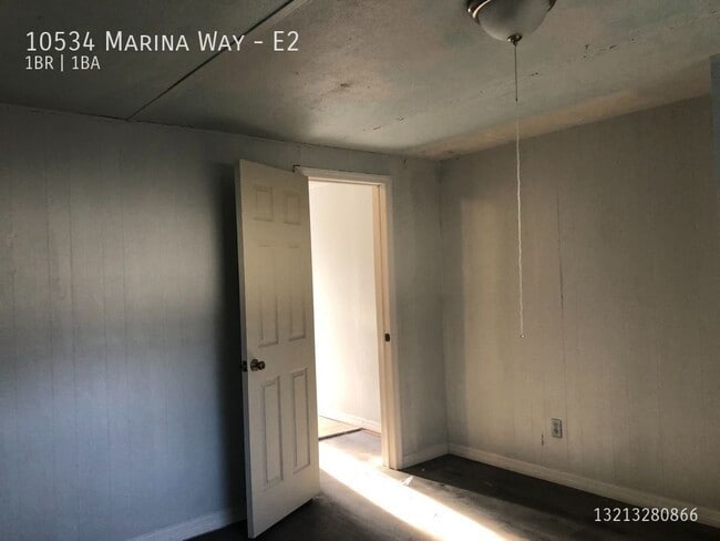 Building Photo - 10534 Marina Way