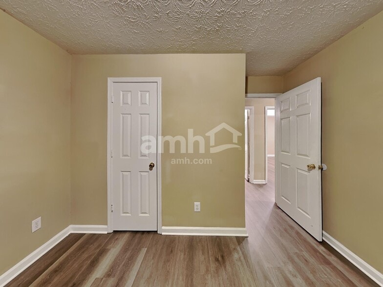 Building Photo - 3355 Brook Lea Dr