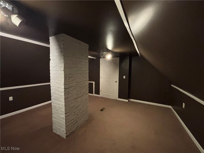 Building Photo - 1481 Robinwood Ave