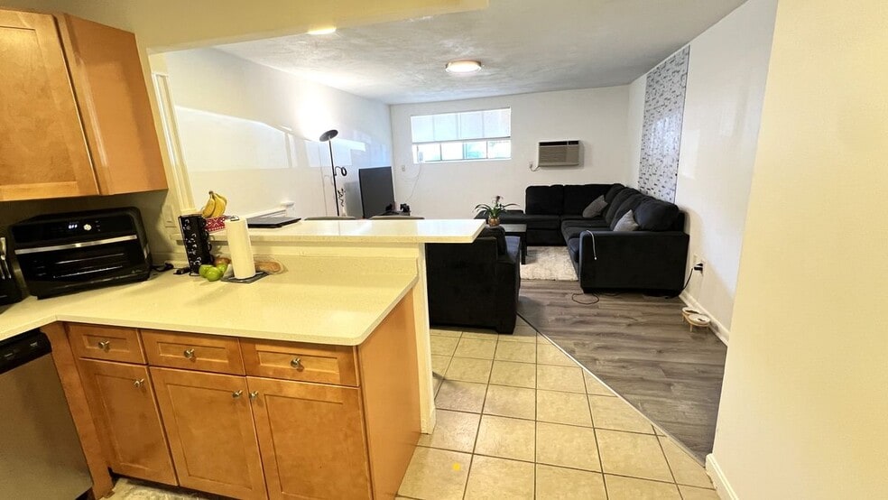 Building Photo - 400 Governors Dr