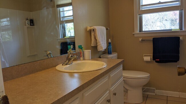 Building Photo - 711-713 Fairbanks St