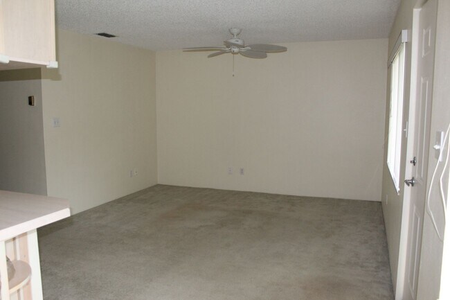 Building Photo - Up Coming - 2 bedroom/2 bath Condo!