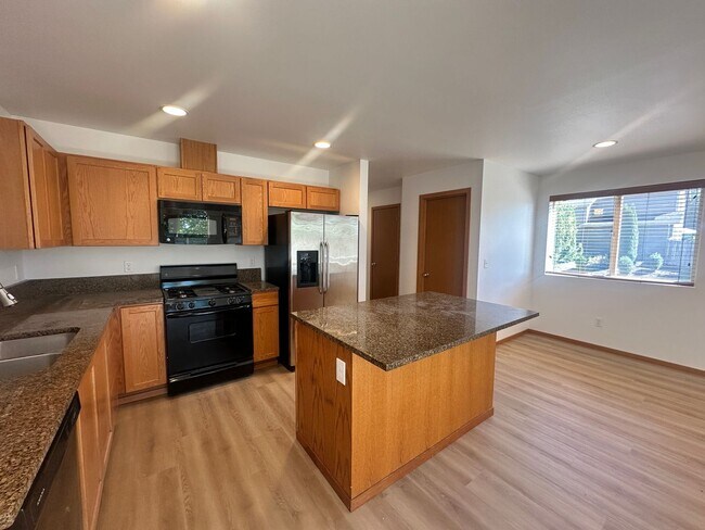 Building Photo - 4002 82nd Ave NE